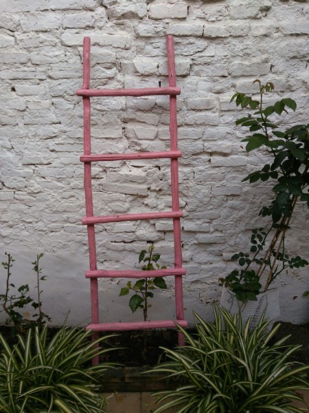 ESCALERA DE MADERA ENVEJECIDA  ACABADO ROSA 145 X 45 MOD:ESC010