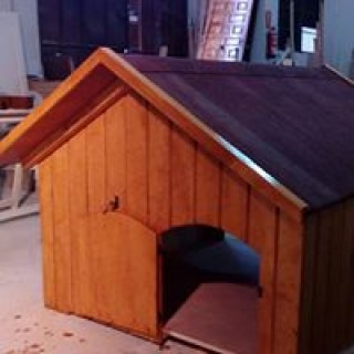 CASA PARA PERROS INTERIOR/ EXTERIOR A MEDIDA